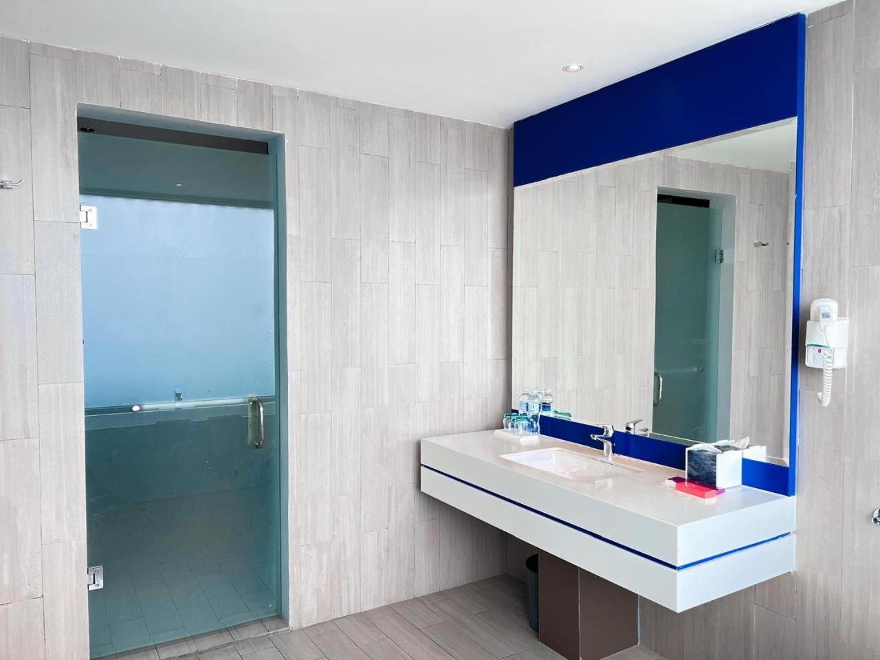 Hotel ibis Styles Batam Nagoya Exteriér fotografie